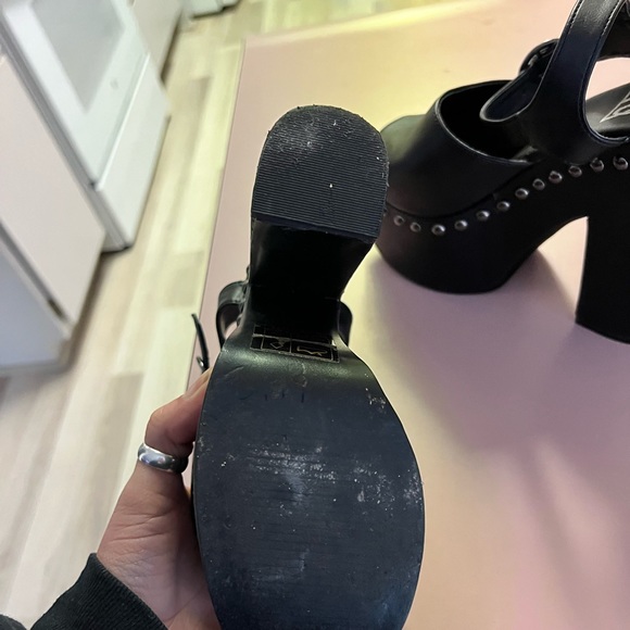 YRU studded platform - Picture 4 of 4